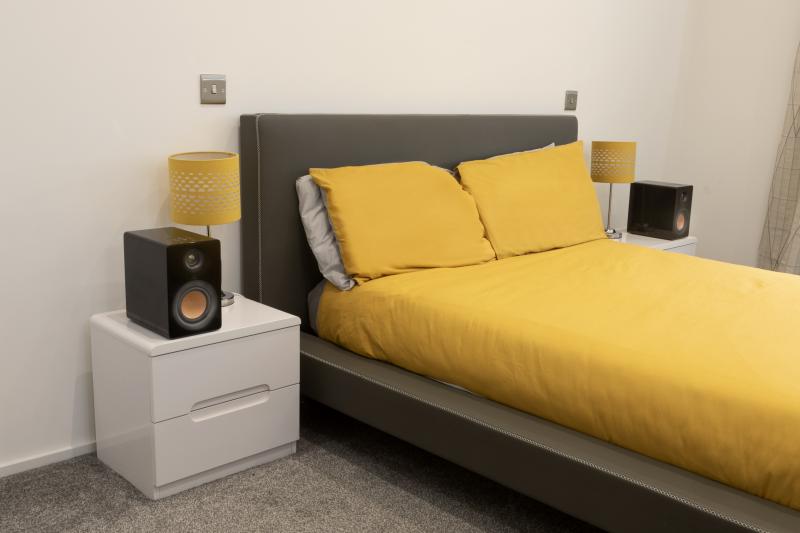  - Mitchell Acoustics uStream One | Photos des enceintes bibliothèque